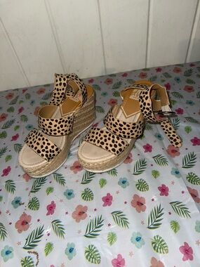 Tan Leopard Print Espadrille Wedge Sandals💜